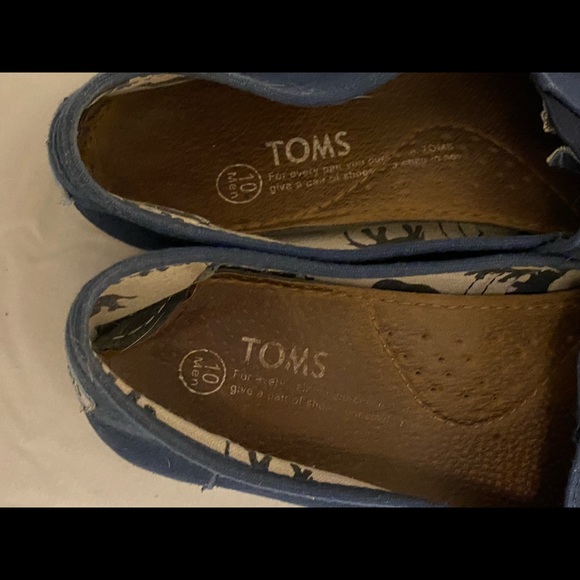 Tom’s navy shoes - Picture 2 of 4